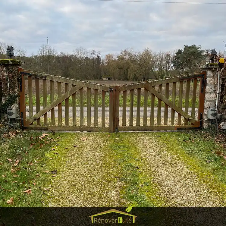 Ancien portail en bois