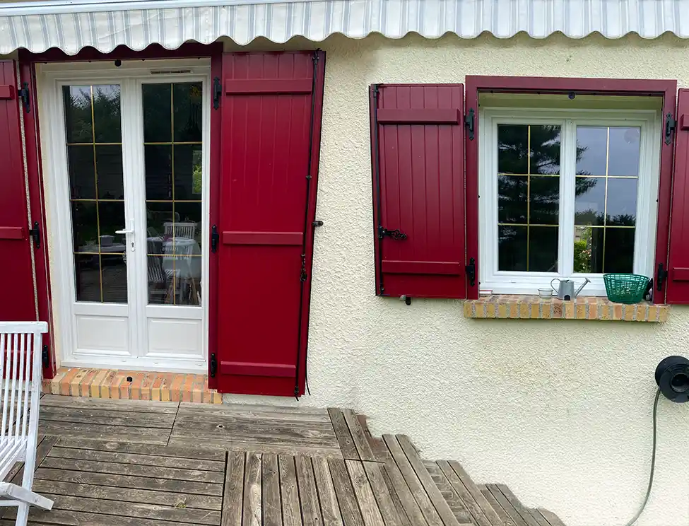 Volets battants rouge basque