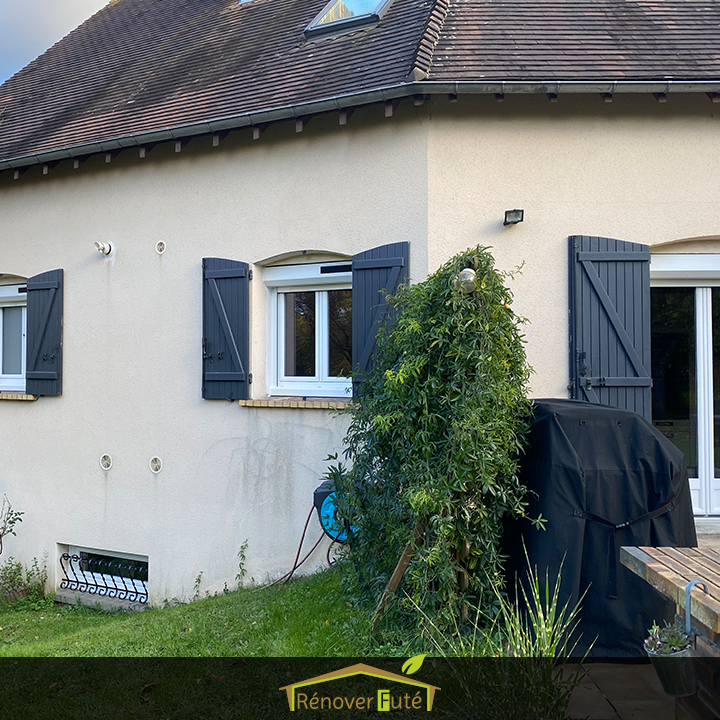 Fenêtres, volets roulants à l'arrière du pavillon