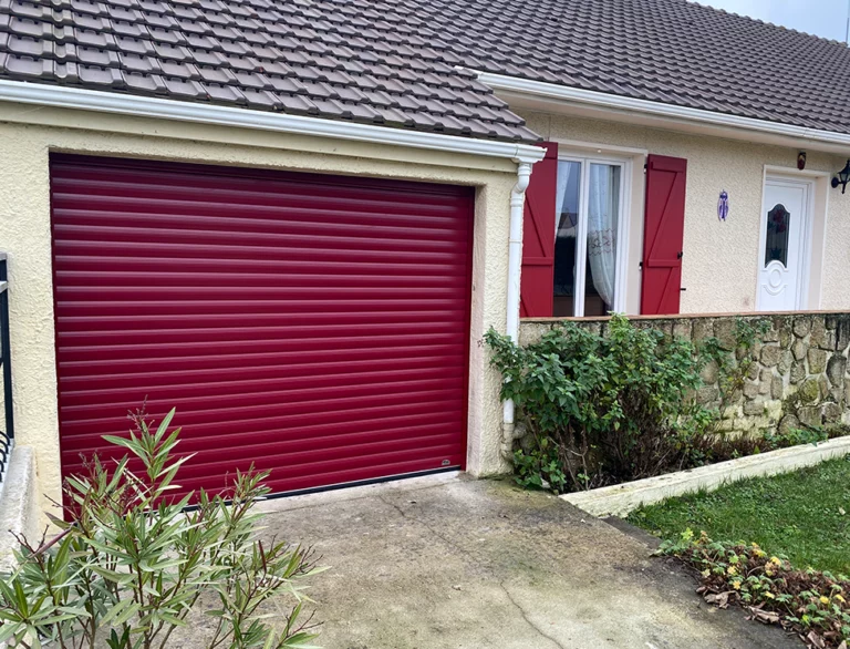 Porte de garage enroulable rouge basque