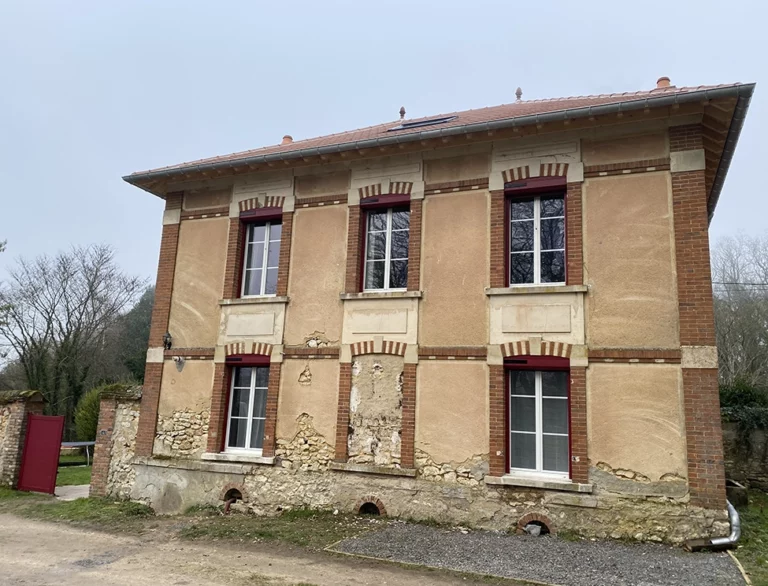 Volets roulants solaires rouge pourpre